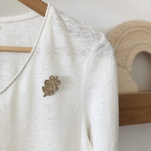 Pin’s feutrine pailletée – Feuille chêne