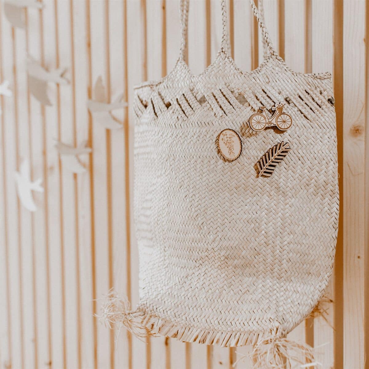 Pin’s en bois – Médaillon fleuri – Image 3