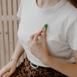 Pin’s feutrine pailletée – Ananas