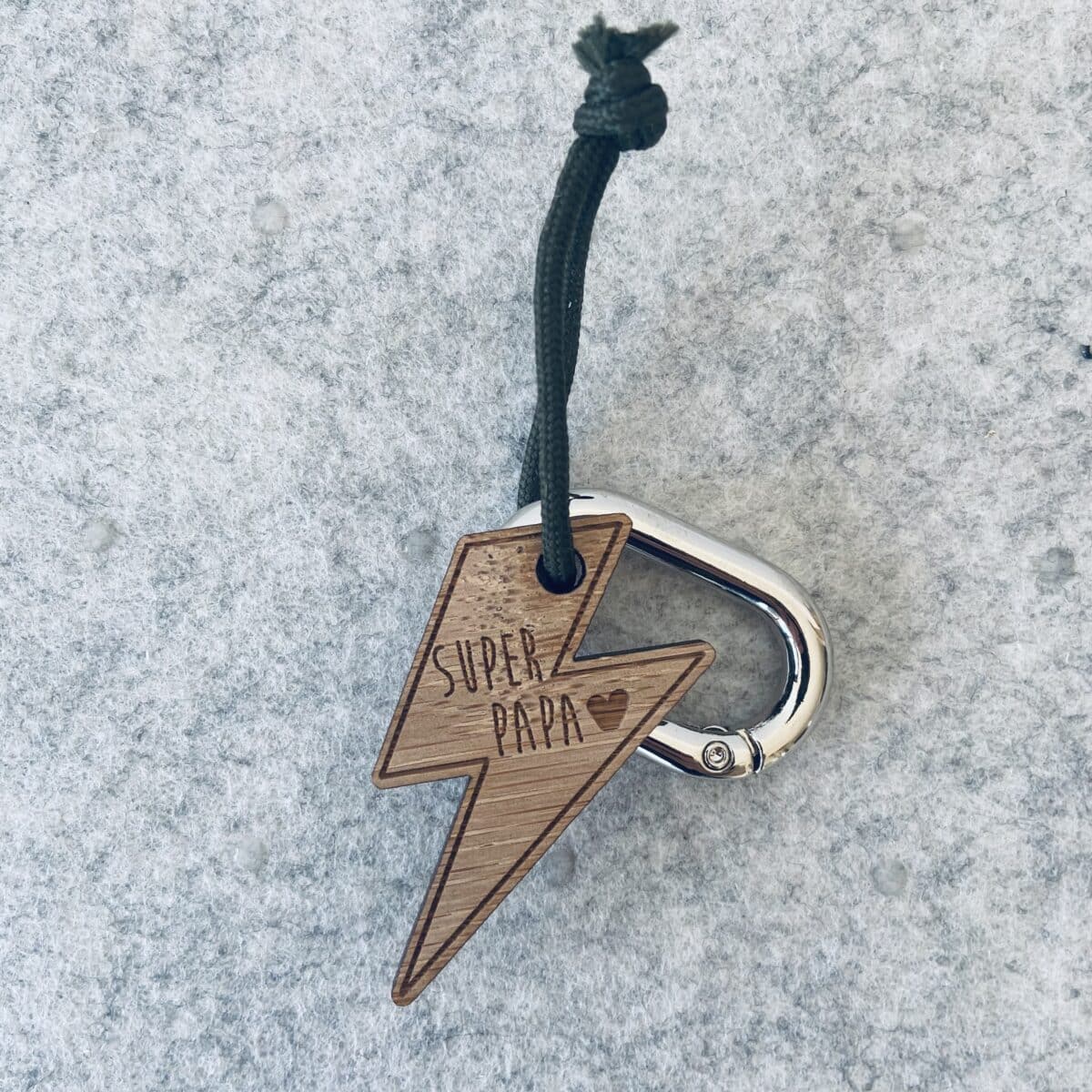 Porte-clés en bois – Super Papa et Super Maman – Image 8