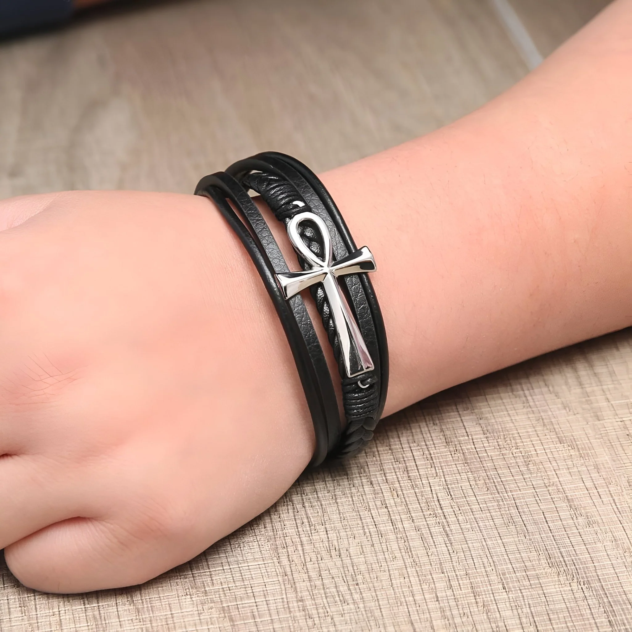 Bracelet en cuir, multi-rangs, motif croix, modèle Benjamin – Image 2