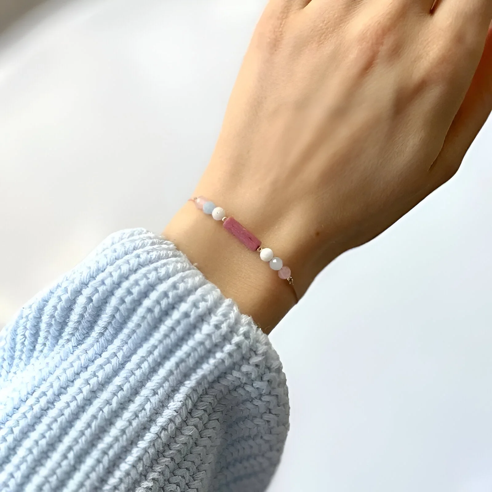 Bracelet fin en pierres naturelles, pour femme, modèle Elysande – Image 2