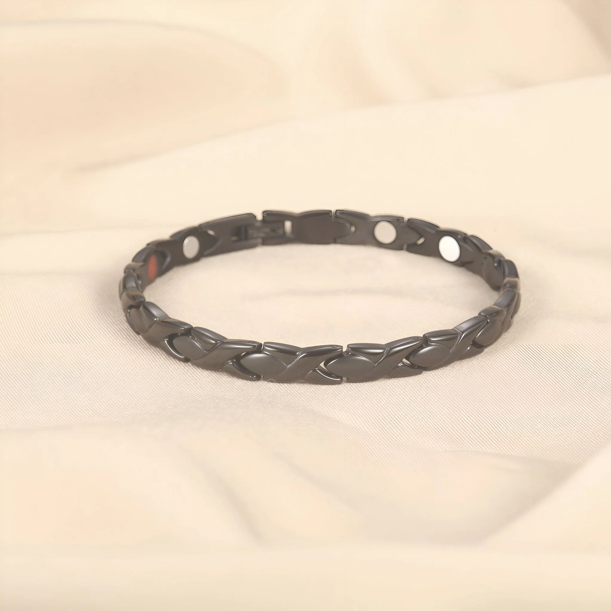 Bracelet magnétique à ions négatifs et tourmalines, en titane, pour femme, modèle Groa – Image 4
