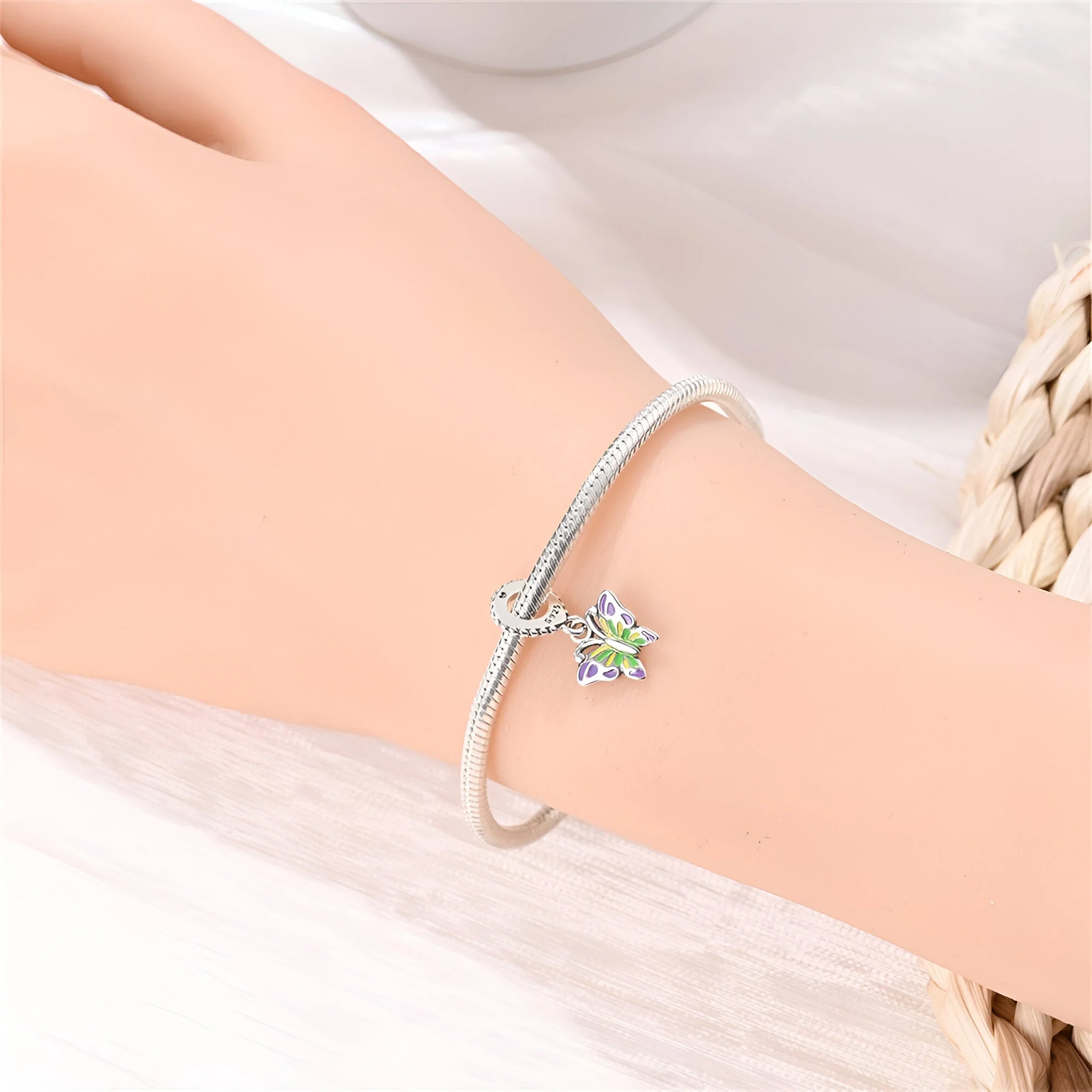 Charm pendant en argent, papillon translucide, pour femme, modèle Alianor – Image 2