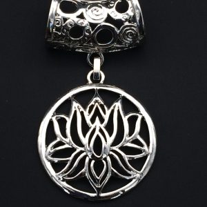 Bijou d’écharpe – Lotus